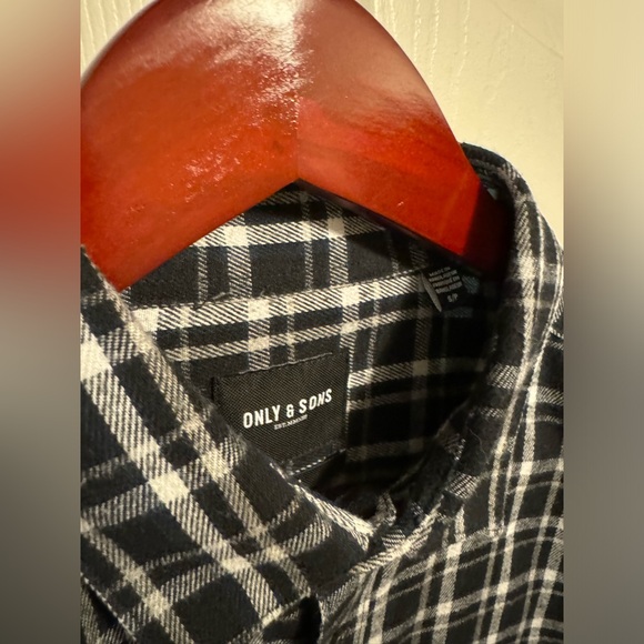 Men’s Flannel Slim Fit - Picture 2 of 2